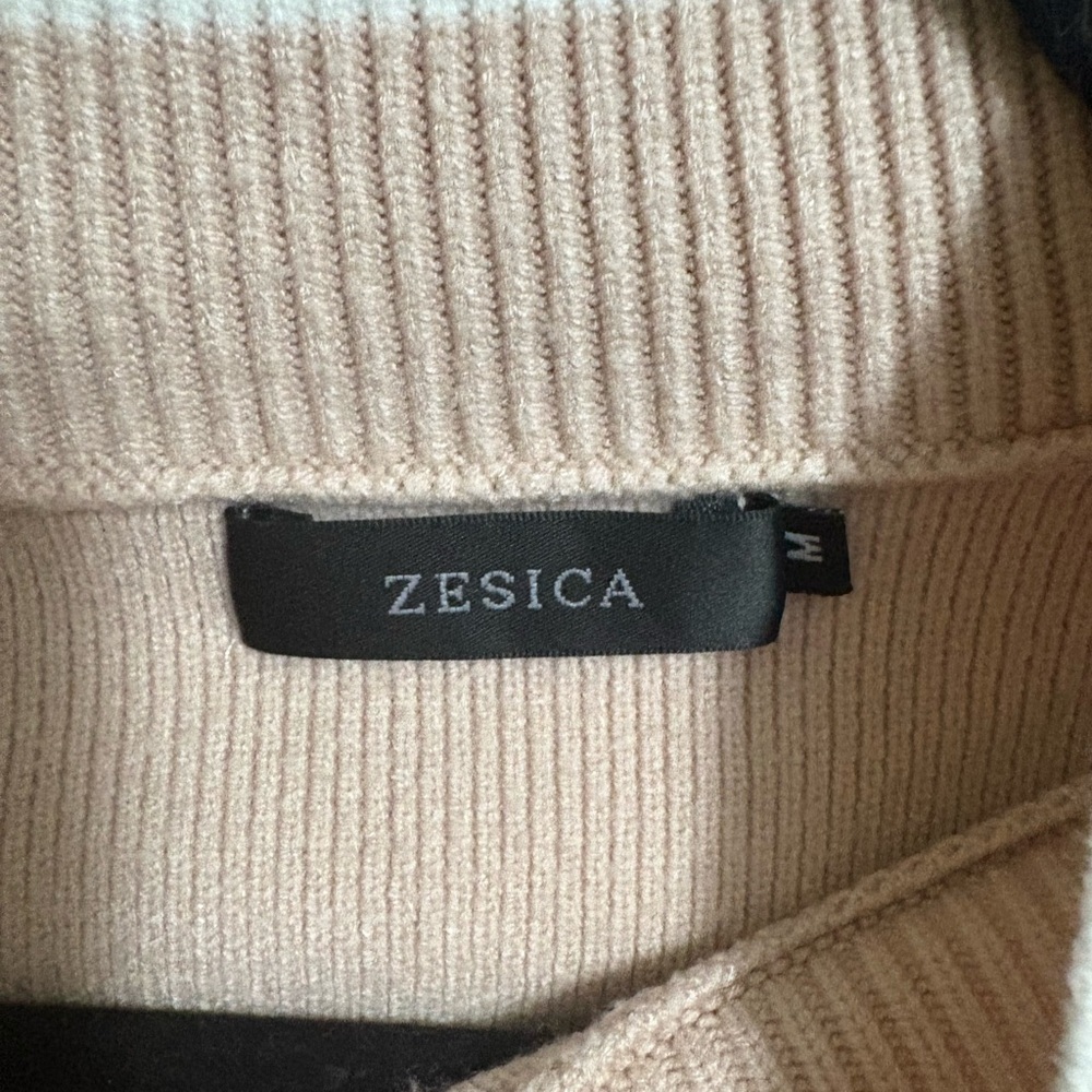 Elegant Women's Beige Sweater - Picture 3 of 3